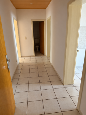 Wohnung mit guter Anbindung in zentraler Lage - Flur