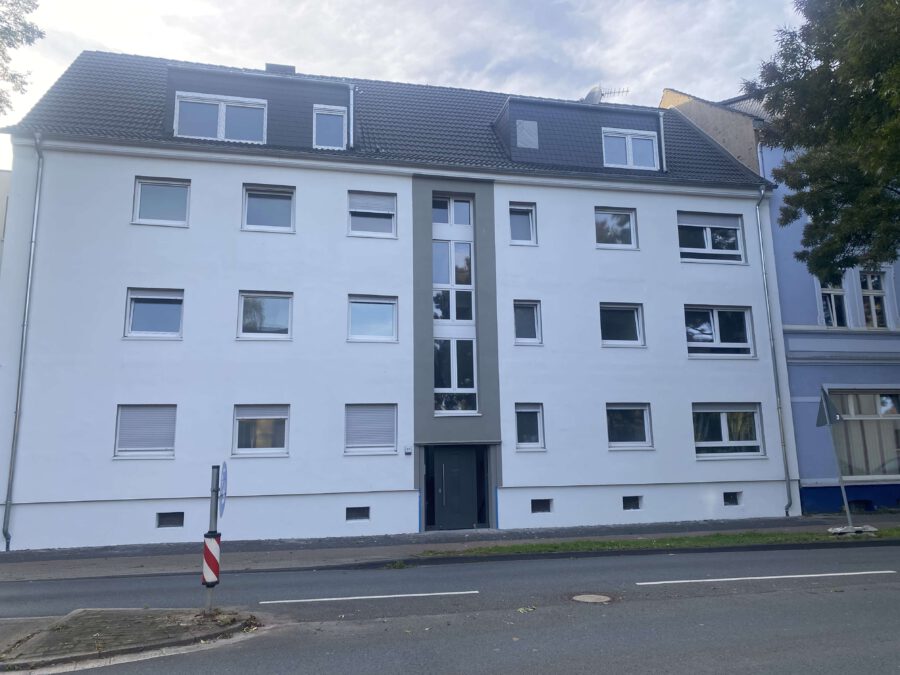Modernisierte 3-ZKDB-Wohnung in Essen - Dellwig - Hausansicht