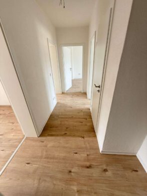 Sanierte Wohnung mit guter Anbindung in zentraler Lage - Flur